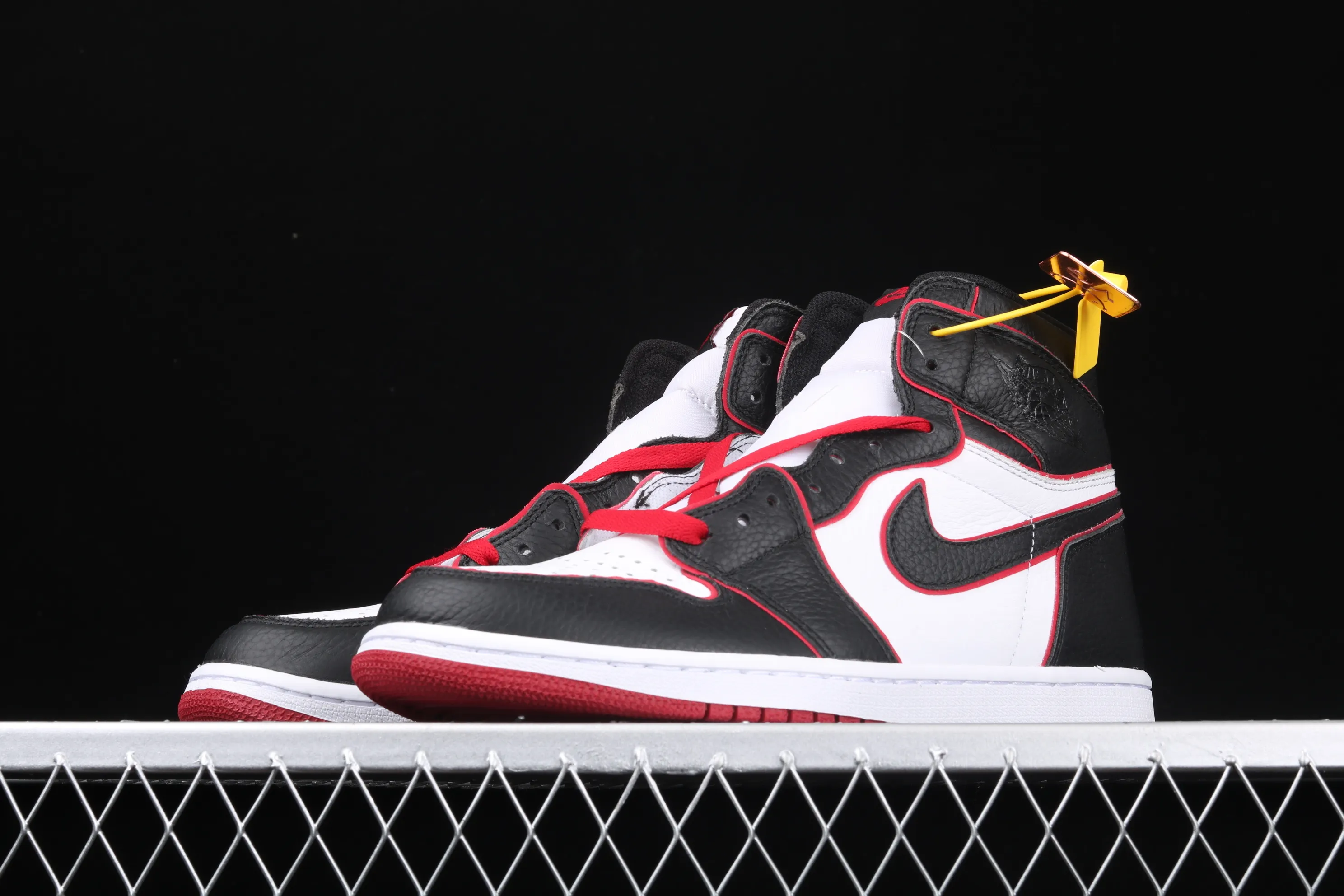 All categories Air Jordan Jordan series basketball shoes Air Jordan 1 High Air Jordan 1 RETRO HIGH OG AJ1 Joe 1 new black and red high frequency flying wing LOGO 555088-062